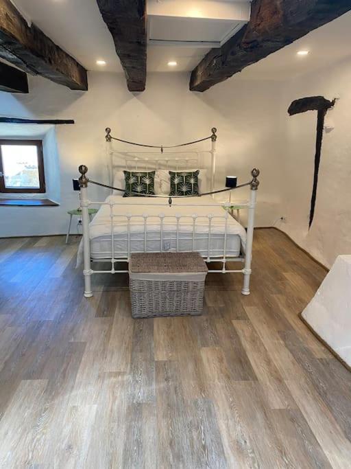 Spacious 1 Bed Home With Shared Pool Champagnac-la-Riviere Ngoại thất bức ảnh
