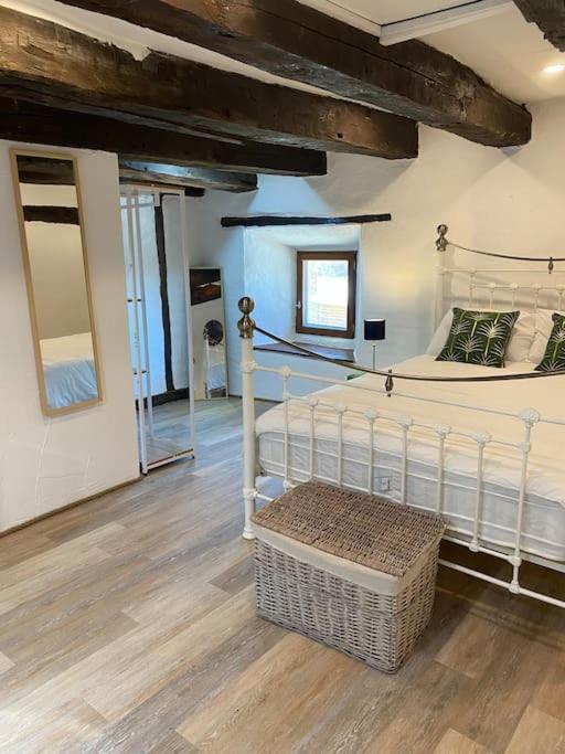 Spacious 1 Bed Home With Shared Pool Champagnac-la-Riviere Ngoại thất bức ảnh